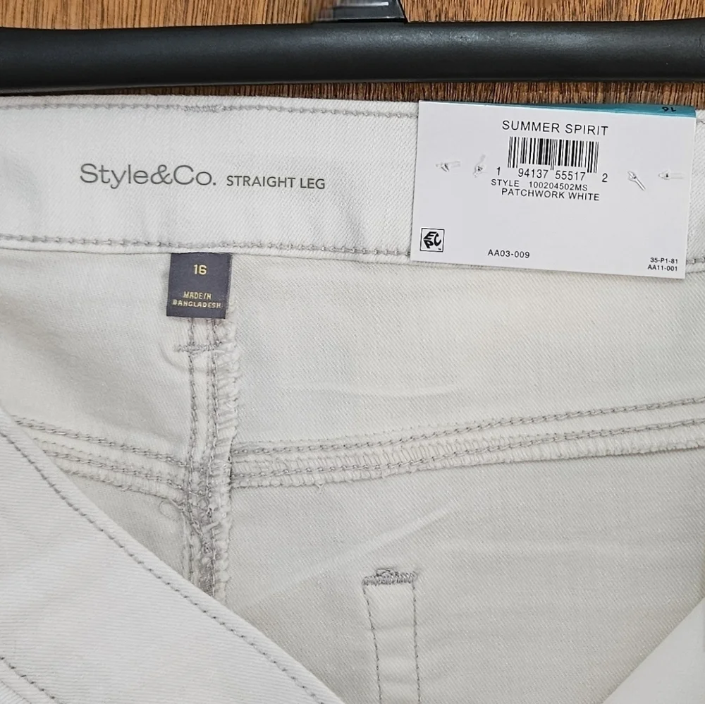 NWTStyle & Co.Women's jeans high-rise straight Leg off-white  decorative patches